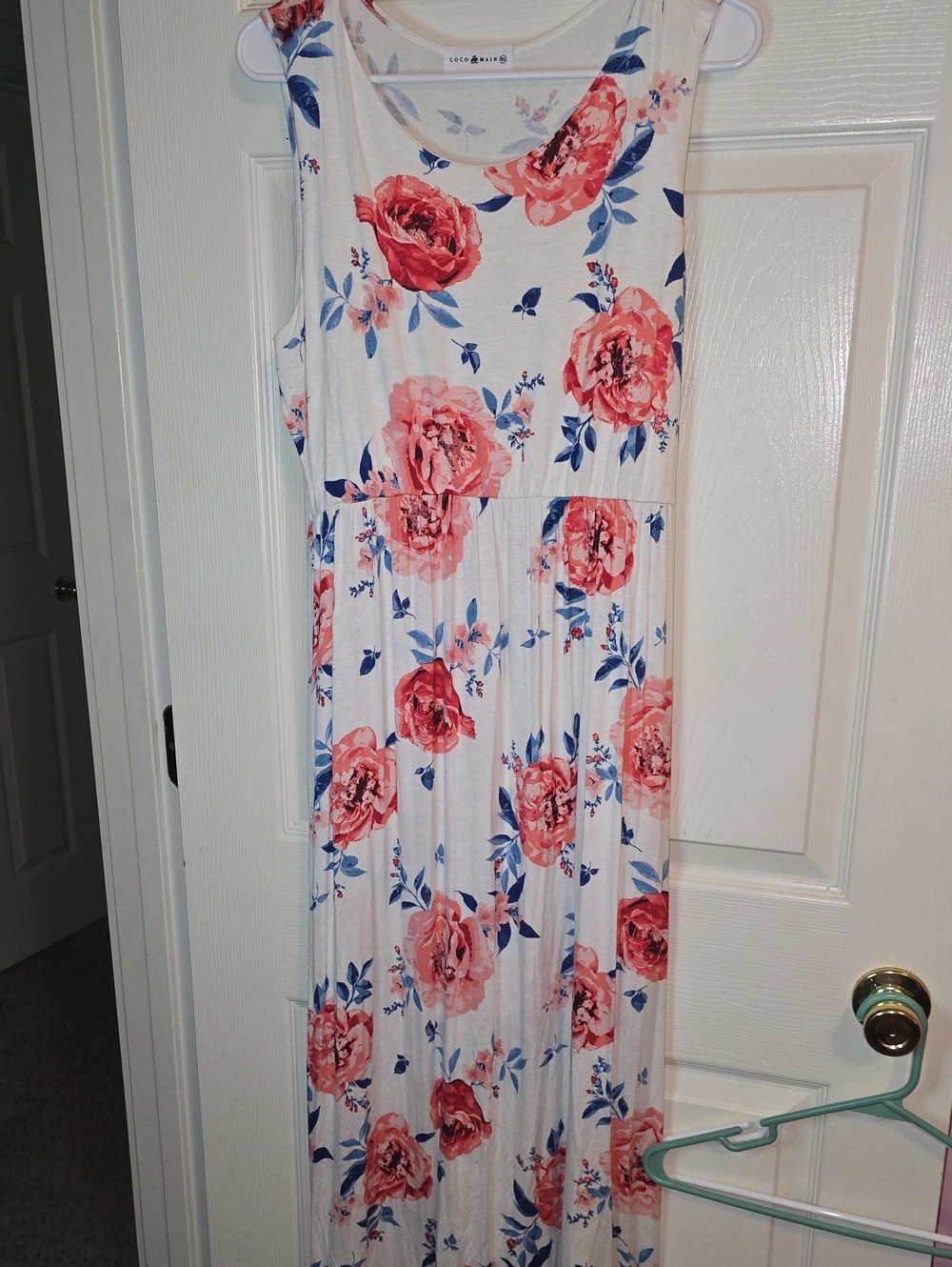 Floral Sleeveless Maxi Dress - White with Pink Roses